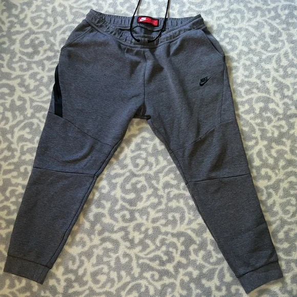 Nike EUC Men’s XL Grey Joggers. Thicker feel. Nearly new!